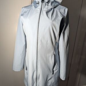 Calvin Klein women's hooded, water-resistant raincoat in a light blue Size M